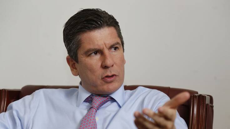 “MinSalud debe expedir decreto para que privados compren la vacuna": Ricardo Ferro