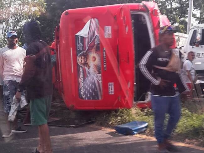 18 heridos en múltiple accidente con cuatro vehículos involucrados