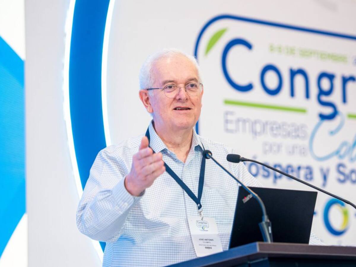 No estamos haciendo locuras con la reforma tributaria: Ocampo