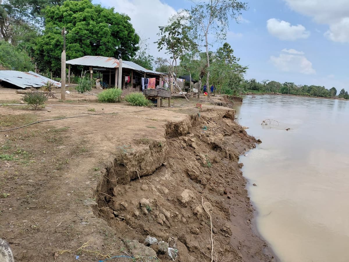 Solicitan reubicación urgente de cerca de 60 familias por erosión del río Sinú en Valencia, Córdoba