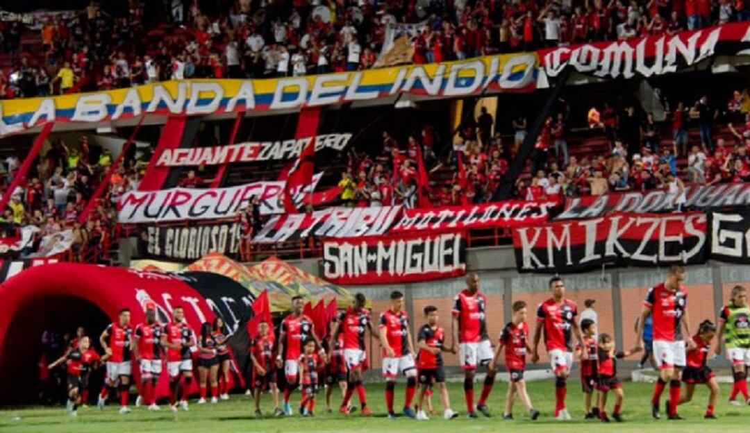 Violencia entre barras deja un hincha muerto y un herido