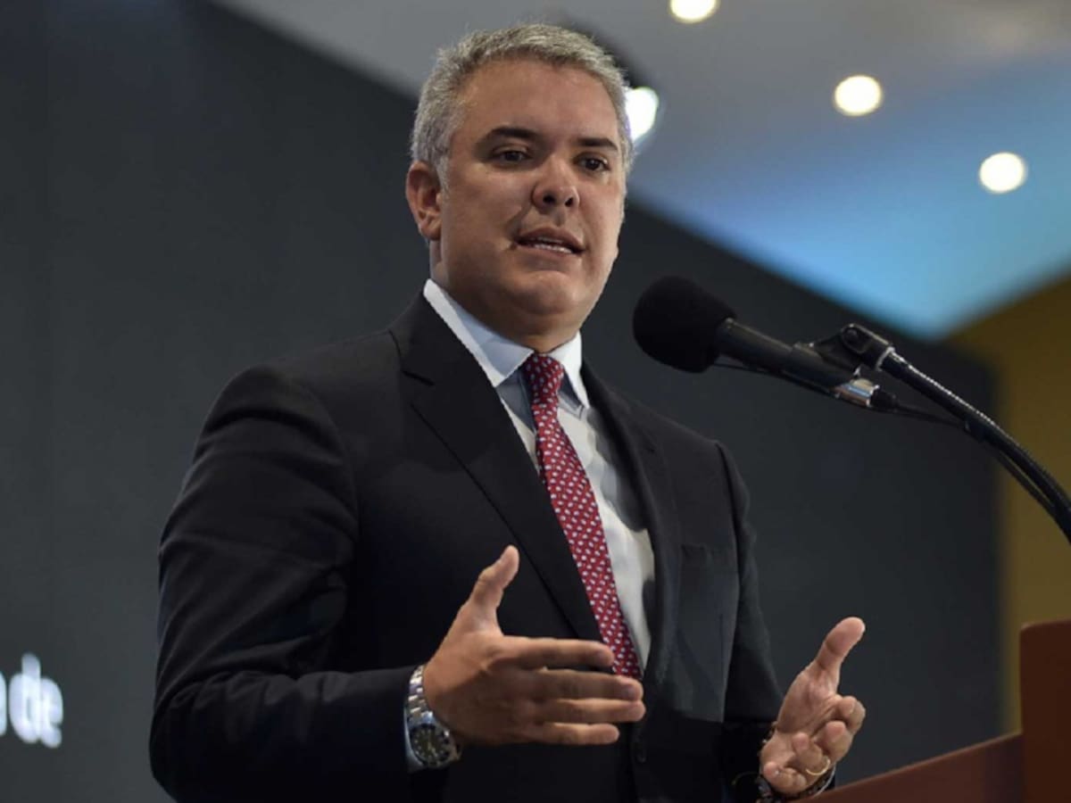 Si victimarios ocultan bienes deben perder beneficios en la justicia: Duque