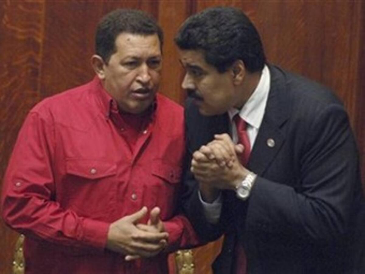 Maduro dictó primer decreto luego de recibir poderes delegados por Chávez