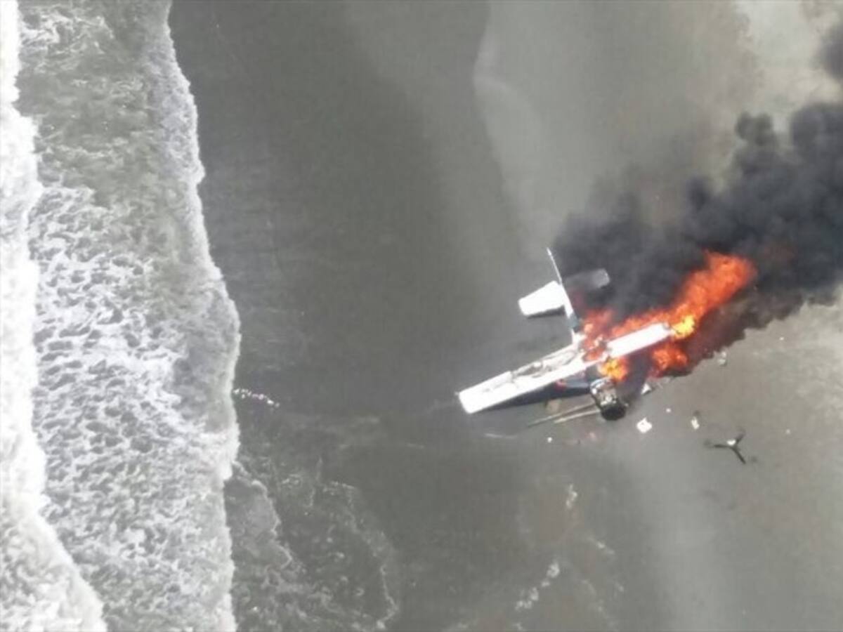 Fuerza Aérea destruye avioneta del narcotráfico que ingresó al Pacífico colombiano