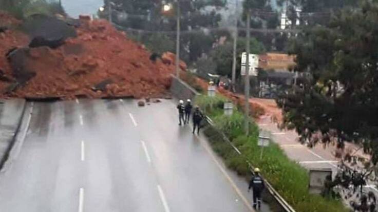 Copacabana: Continúa remoción de escombros y búsqueda de vehículos