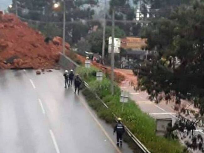 Copacabana: Continúa remoción de escombros y búsqueda de vehículos