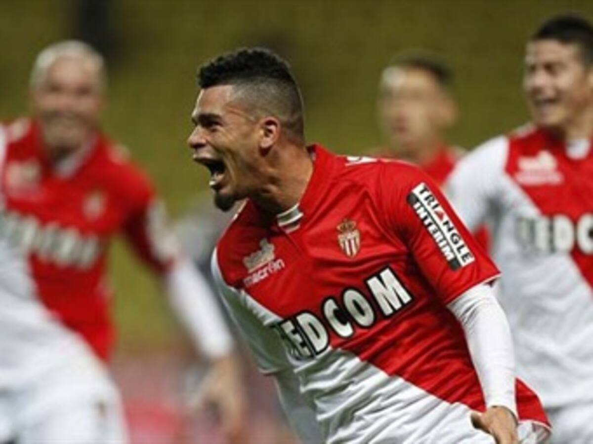 El compañero de Falcao y James, Emmanuel Riviere se va al Newcastle