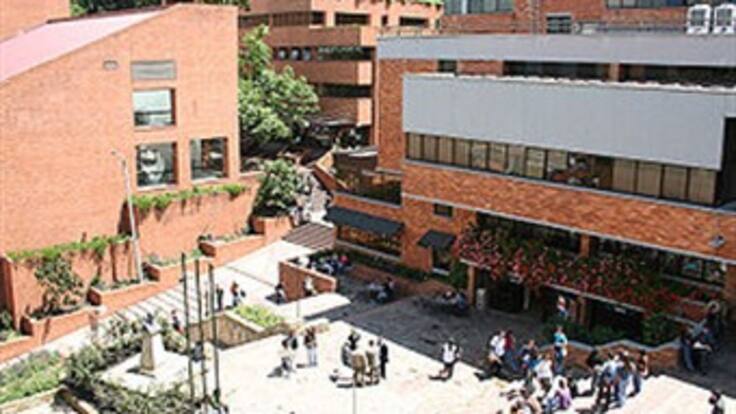 Estudiante de derecho que padece cáncer pide a su universidad que la deje presentar examen