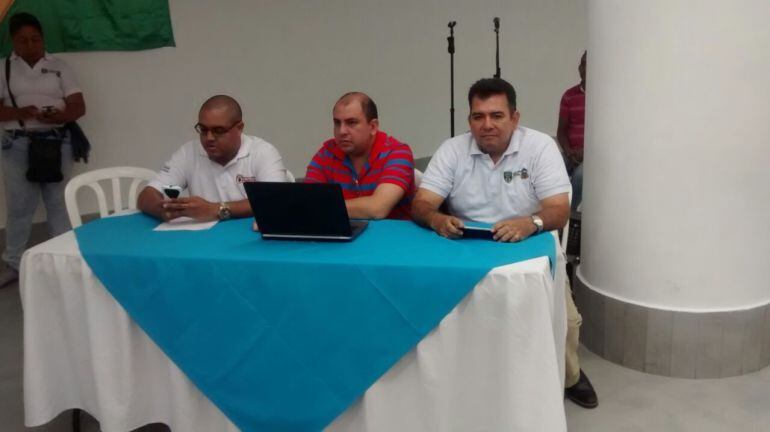 Mesa principal durante el foro "Convivencia ciudadana para lograr la paz".