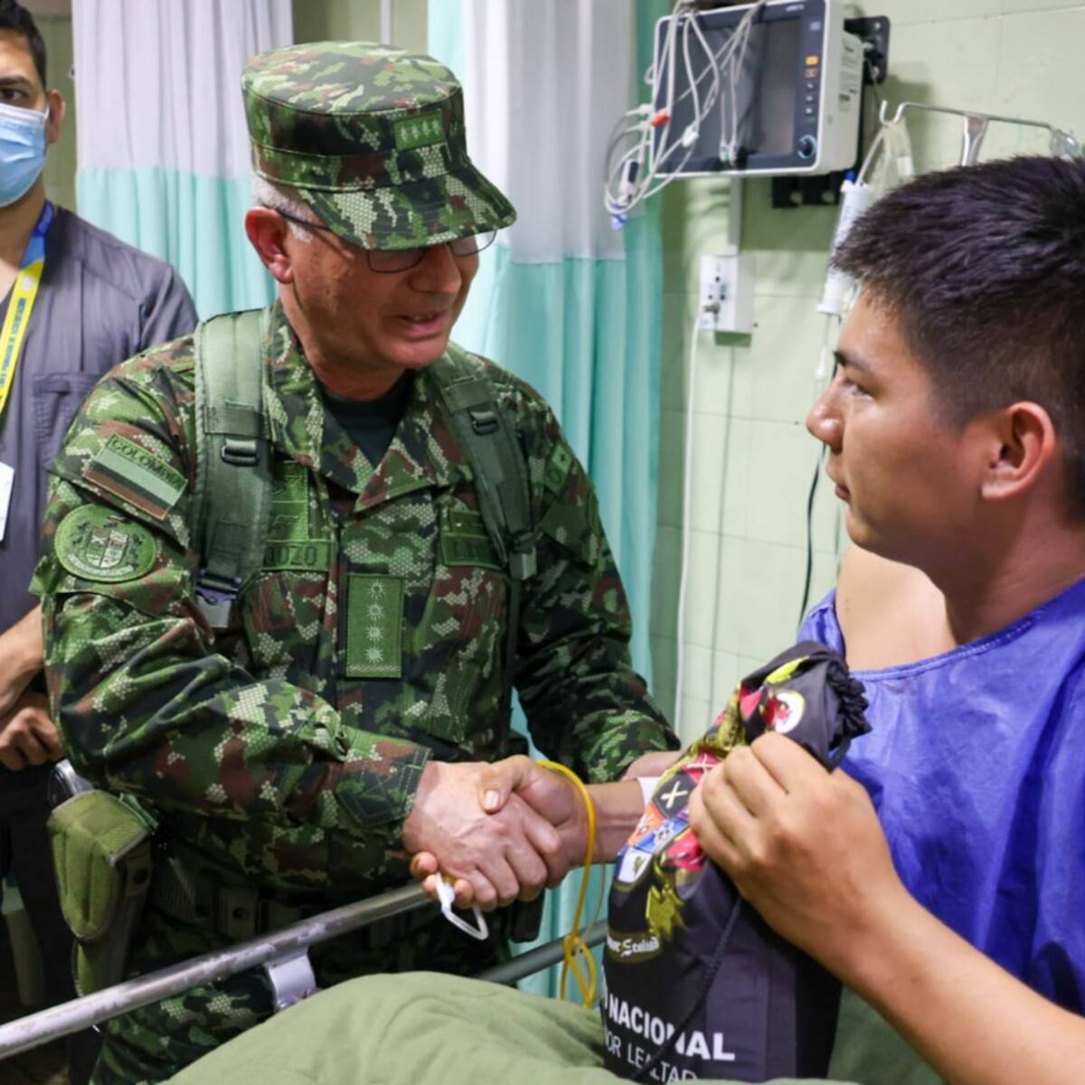 Comandante del Ejército Nacional visitó a los soldados heridos por atentado del ELN en el Catatumbo