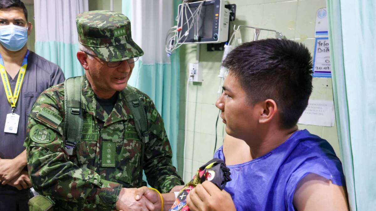 Comandante del Ejército Nacional visitó a los soldados heridos por atentado del ELN en el Catatumbo