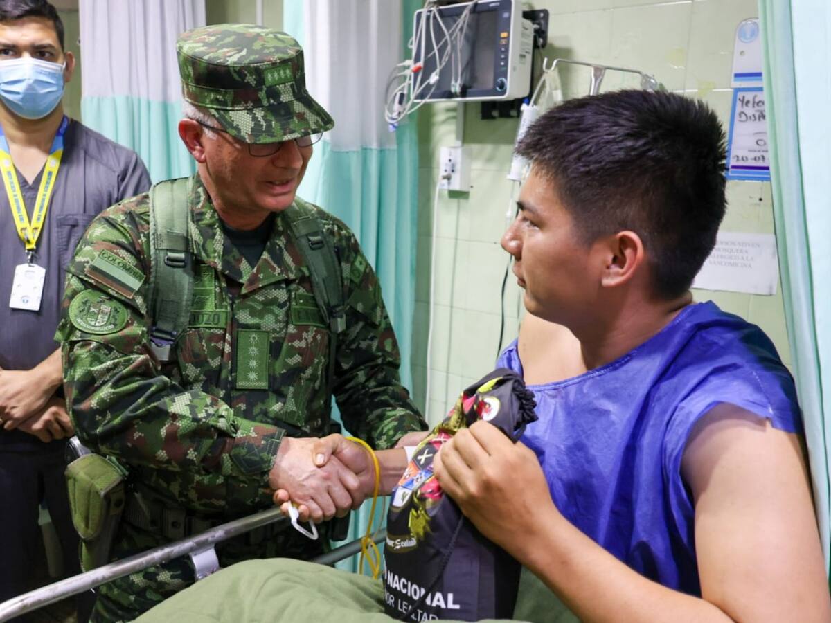 Comandante del Ejército Nacional visitó a los soldados heridos por atentado del ELN en el Catatumbo