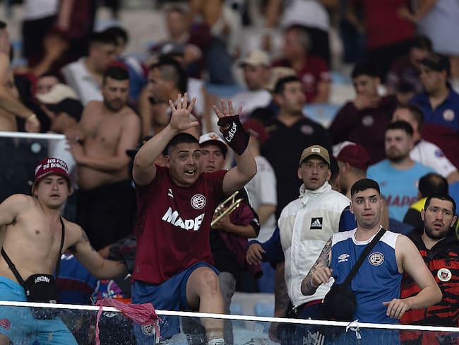 Río de Janeiro, Brasil. Altercados entre aficionados de Lanús y policía Brasileña en el estadio Maracaná /Getty Images