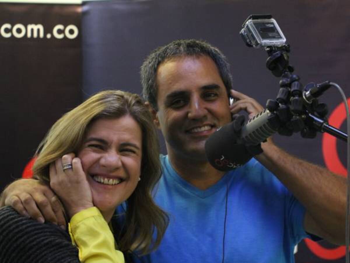 ¡Juan Pablo Montoya entre los carros y el karaoke!