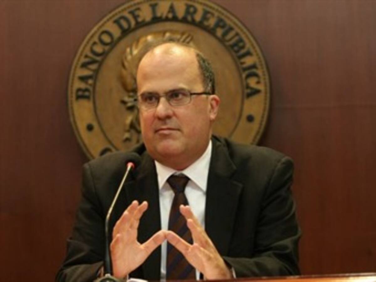 Emisor definirá hoy si mantiene la compra de dólares hasta diciembre