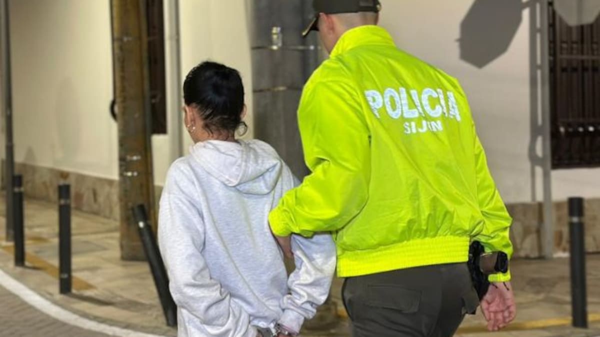 Mujer buscada por Estados Unidos estaría vinculada a una red de fraude contra cajeros automáticos