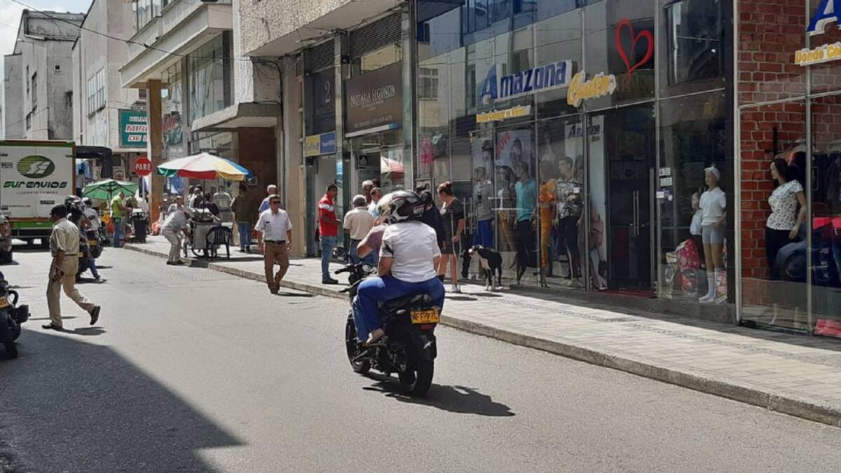 Parrillero en moto en Armenia prohibido desde el inicio del aislamiento