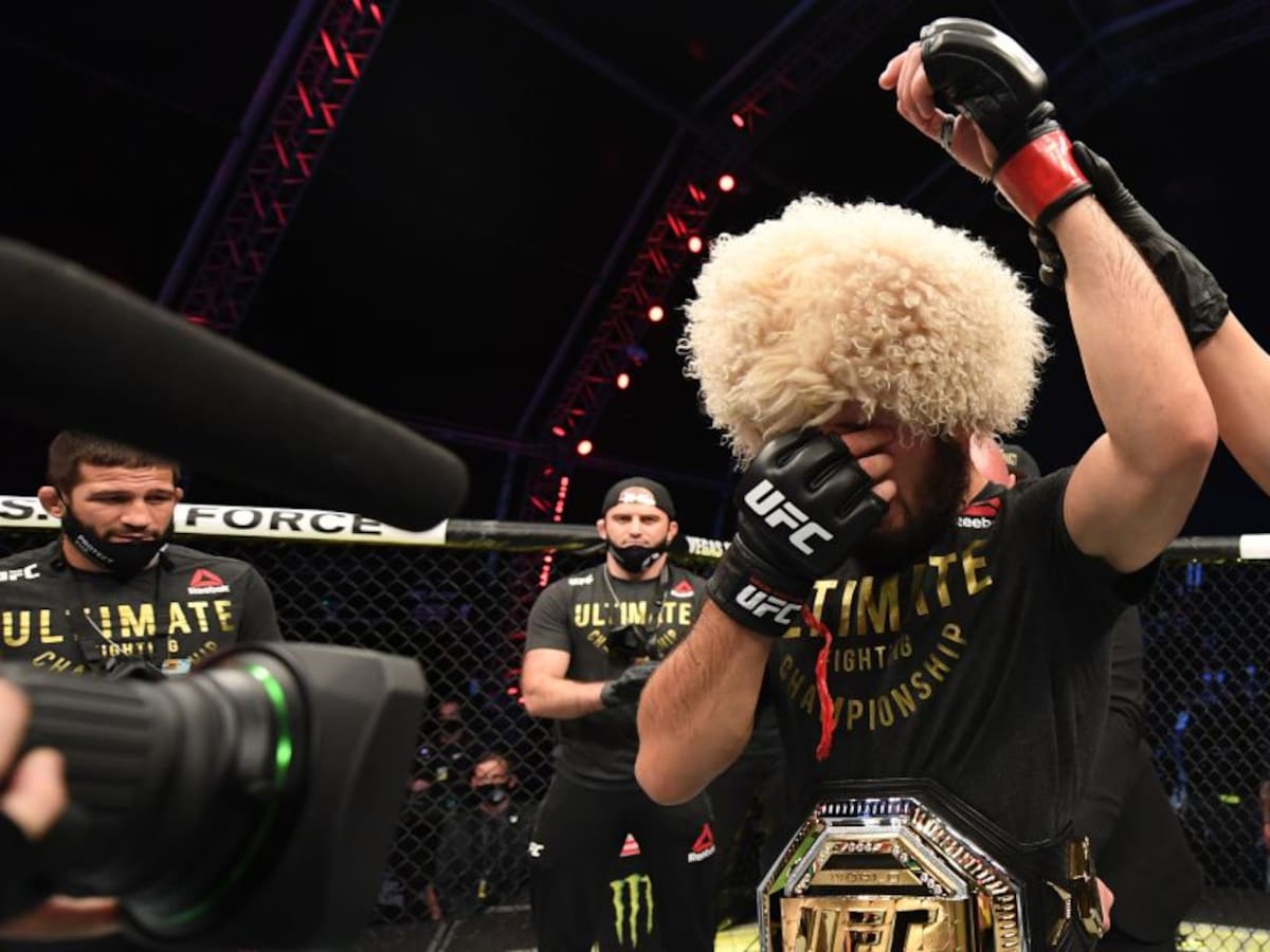 Campeón e invicto, así se retira Khabib de la UFC tras muerte de su padre