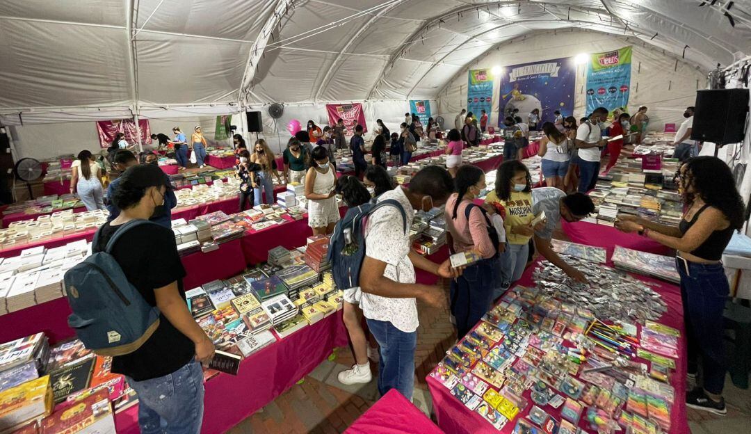Cerca de 10.400 personas han visitado el Gran Outlet de Libros