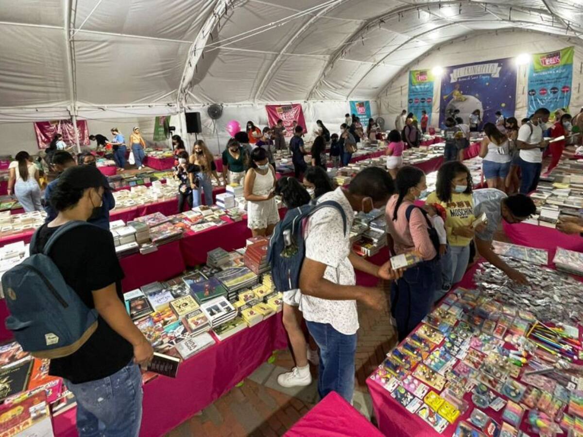 Cerca de 10.400 personas han visitado el Gran Outlet de Libros
