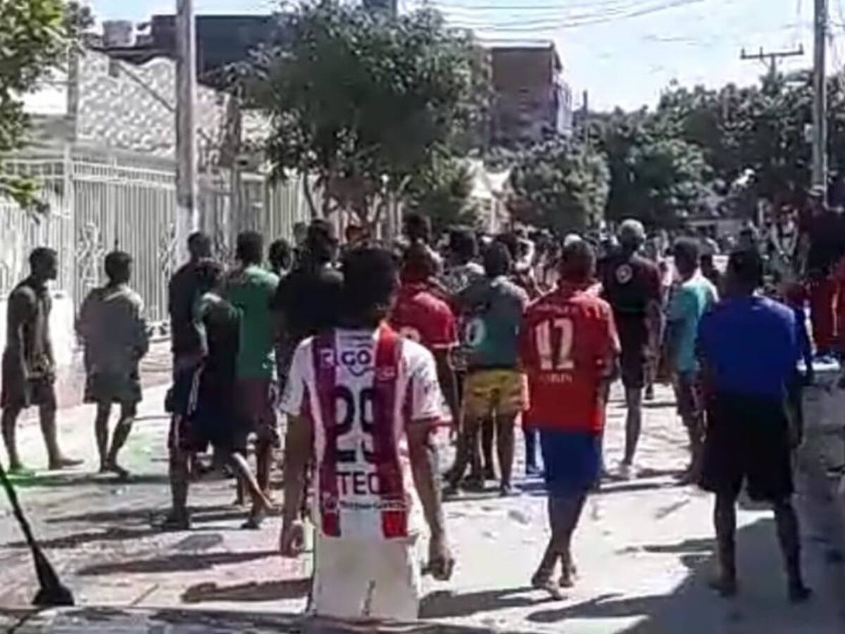Sancionan a jóvenes tras desórdenes por 'moja-moja' en plena pandemia