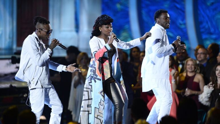 Los integrantes del grupo ChocQuibTown Miguel 'Slow' Martínez (i), Gloria 'Goyo' Martínez (c) y Carlos 'Tostao' Valencia.