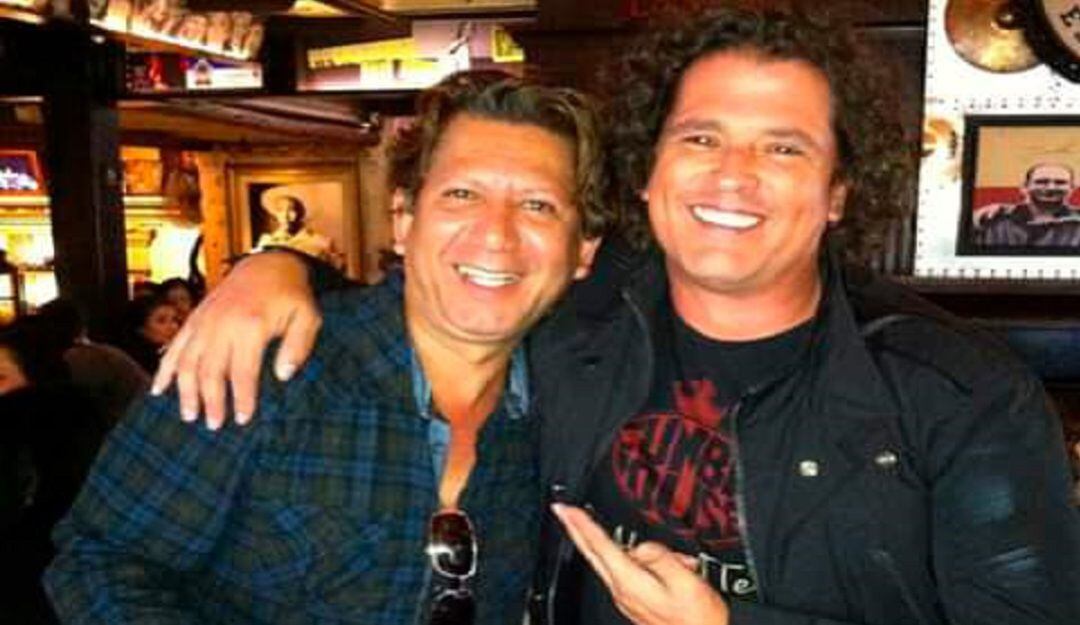 Martín Madera junto a Carlos Vives.