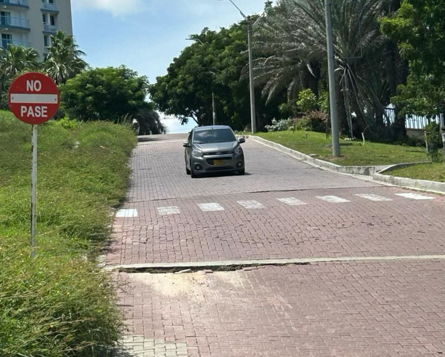 Mal estado de vías en Miramar