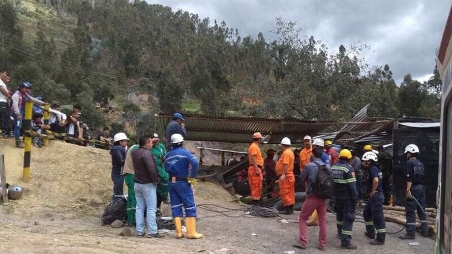 Al menos 3 mineros muertos y 9 atrapados tras explosión en una mina en Boyacá. Foto: Twitter @DefensaCivilCo