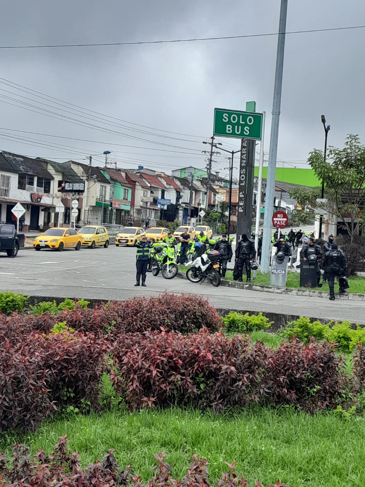 Paro de taxistas, Policía presente en puntos de concentración. Cortesía ciudadanos