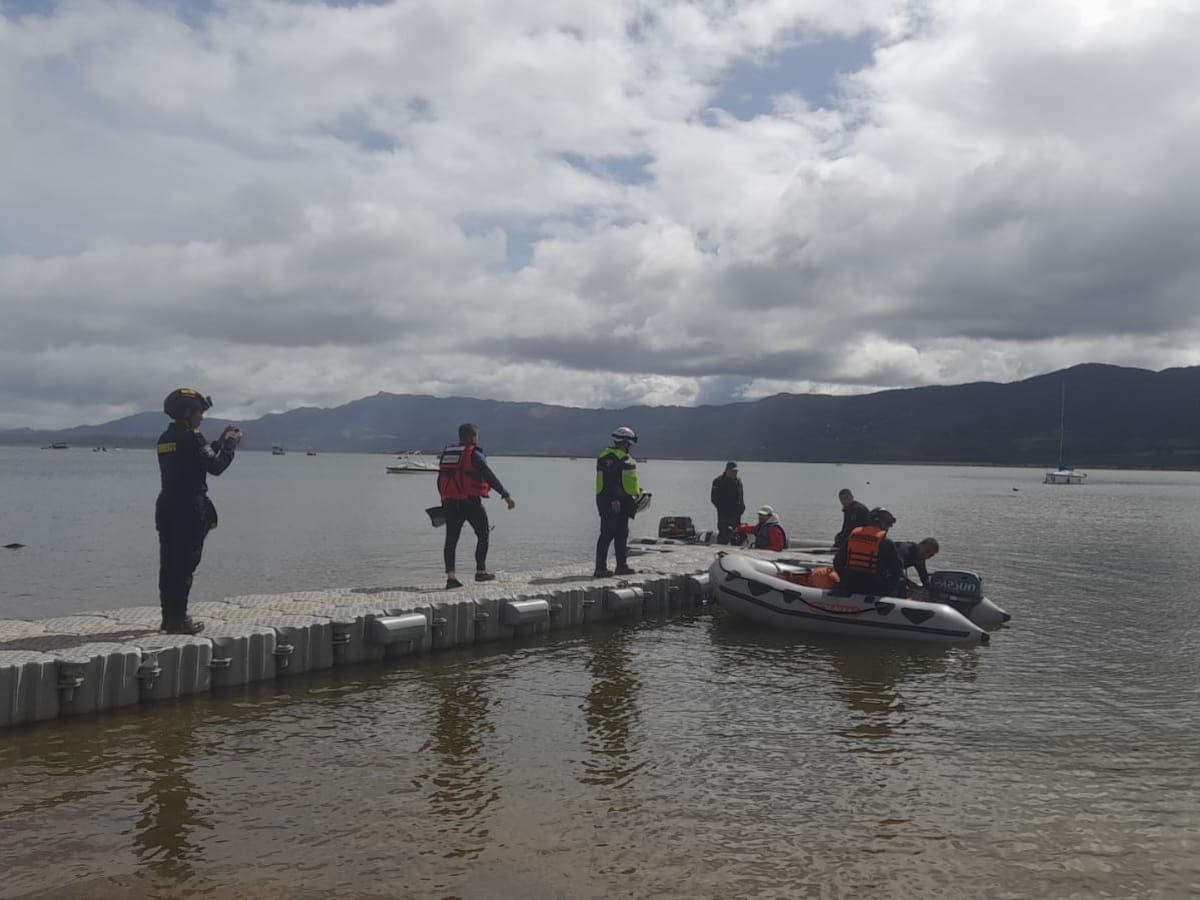 Tragedia en Tominé: Buscan a una mujer desaparecida tras choque de lanchas en Guatavita