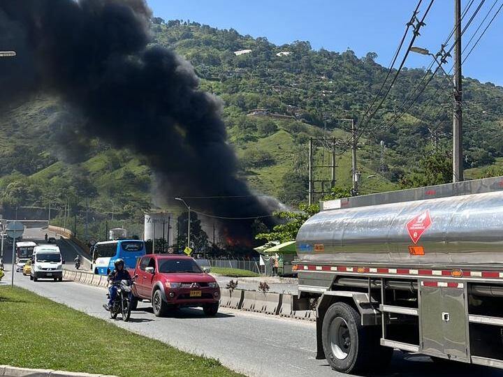 Incendio en planta de gasolina en Girardota- foto cortesía