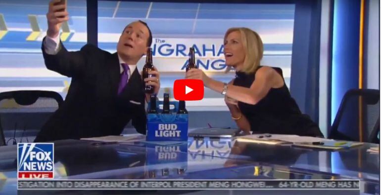 Por tomarse una selfie periodista paso un bochornoso momento