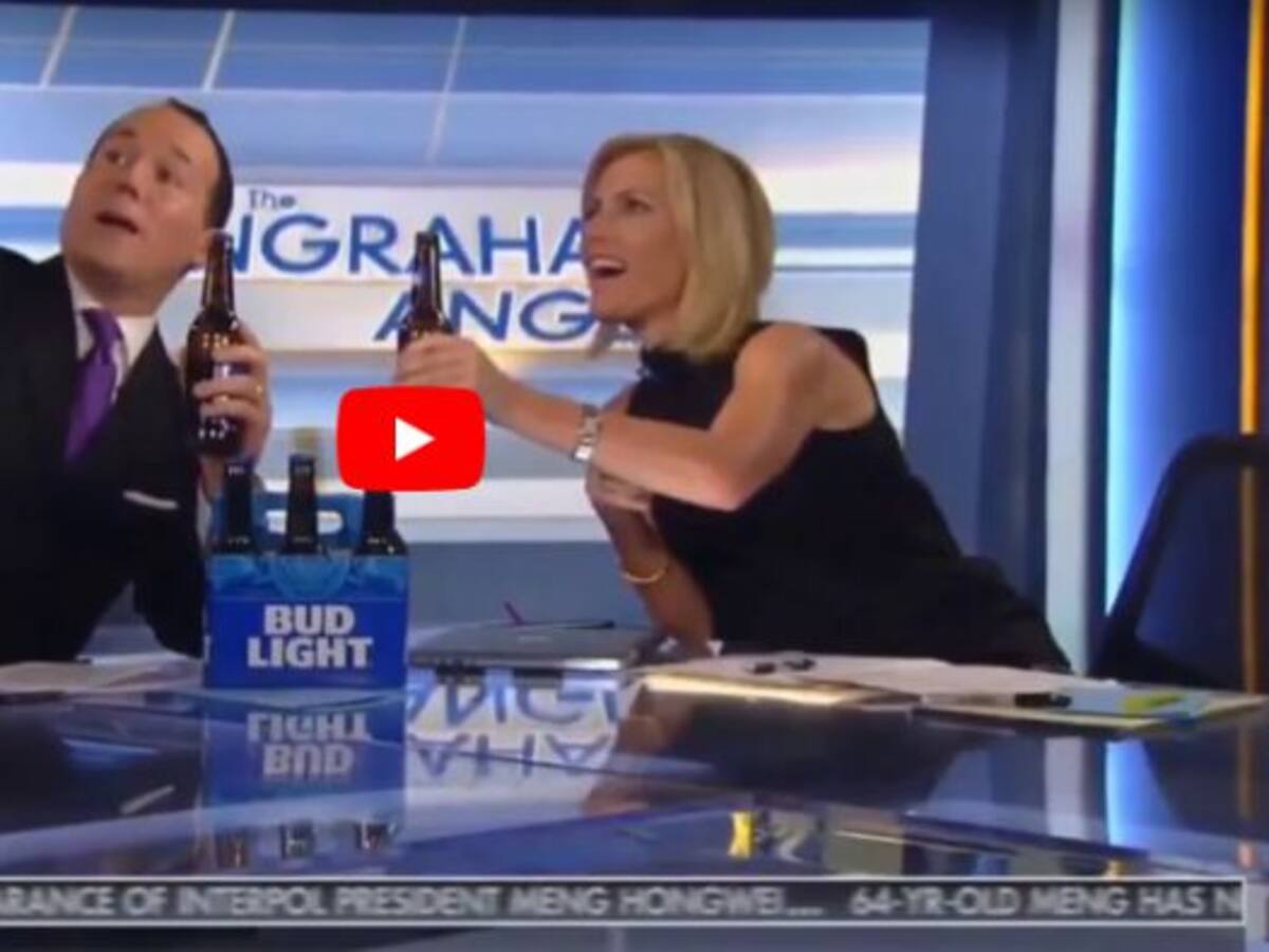 Por tomarse una selfie periodista pasó un bochornoso momento