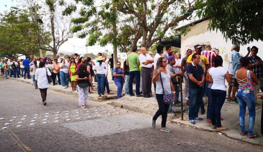 Fila de votación - Imagen de archivo