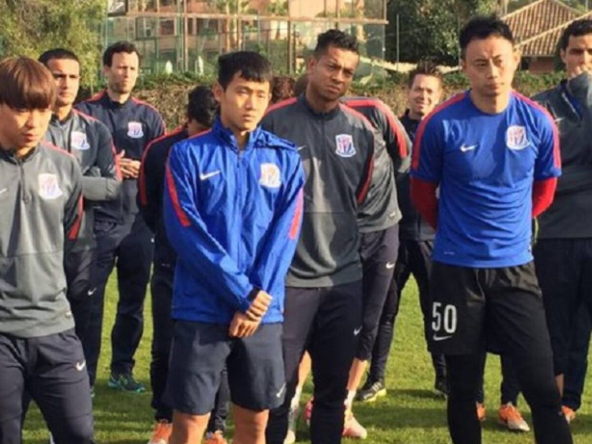 Fredy Guarín ya fue presentado ante sus compañeros del Shangai Shenhua