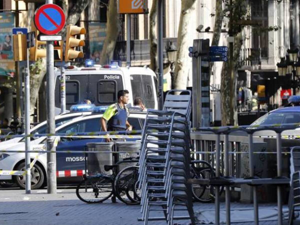 Primeras imágenes del paso de la furgoneta en el atentado de Barcelona