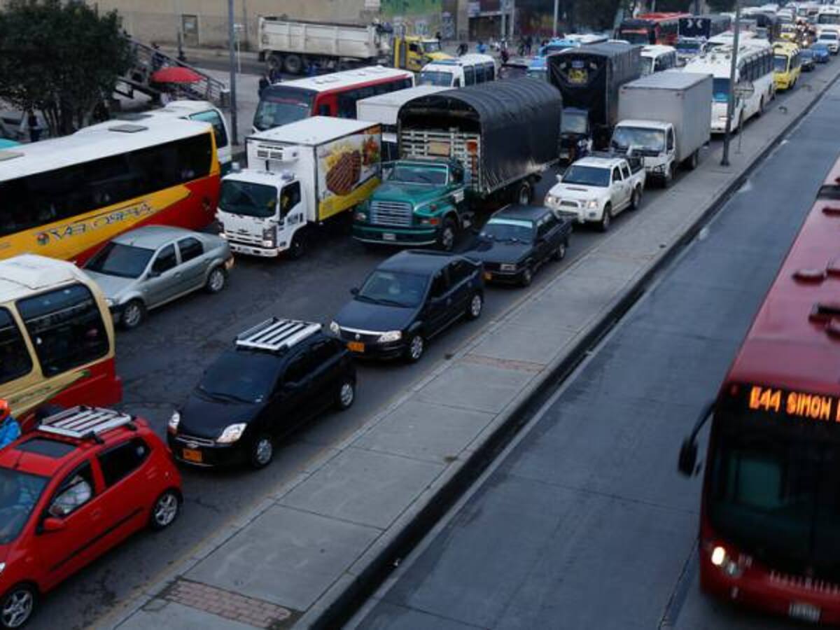 10 heridos deja accidente entre bus y volqueta en el sur de Bogotá