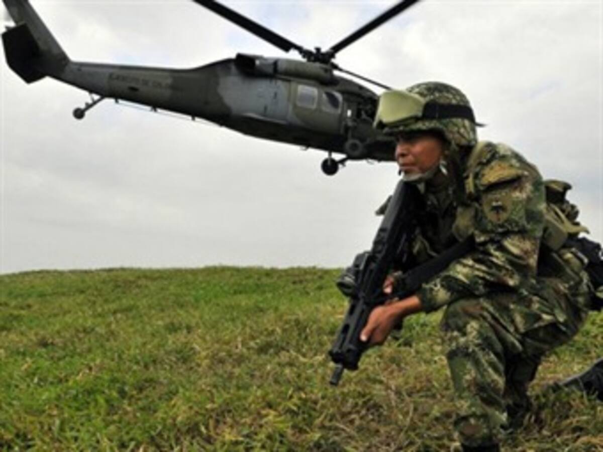Santos resalta que Farc están debilitadas y anuncia que no bajará la guardia