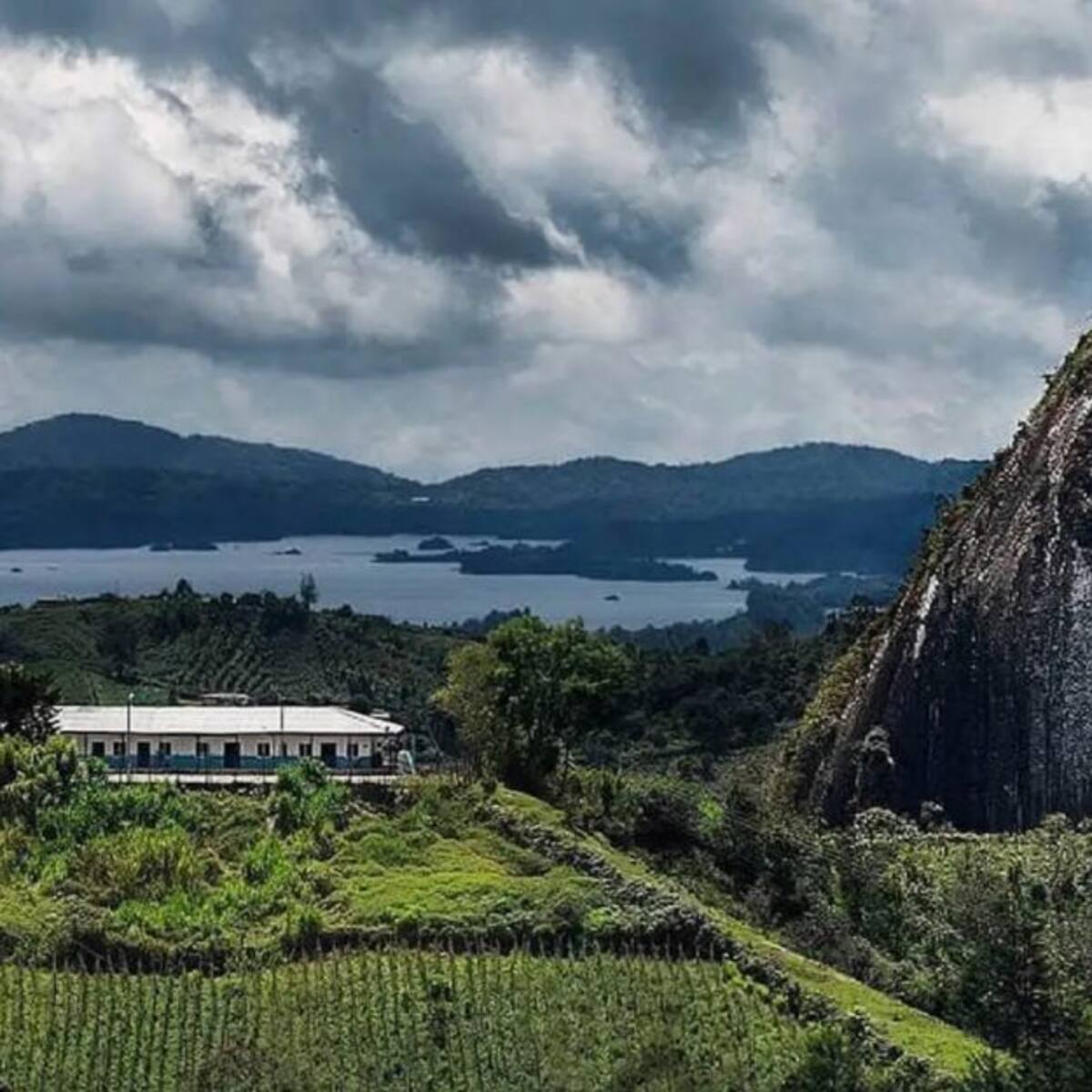 El Peñolcito, la enorme piedra que se puede recorrer por dentro