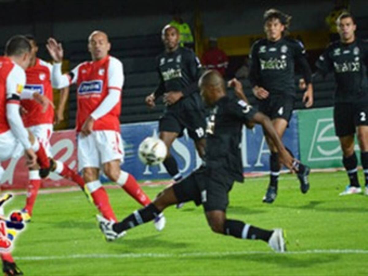 América vence 1-0 a Santa Fe y sale de la zona de promoción