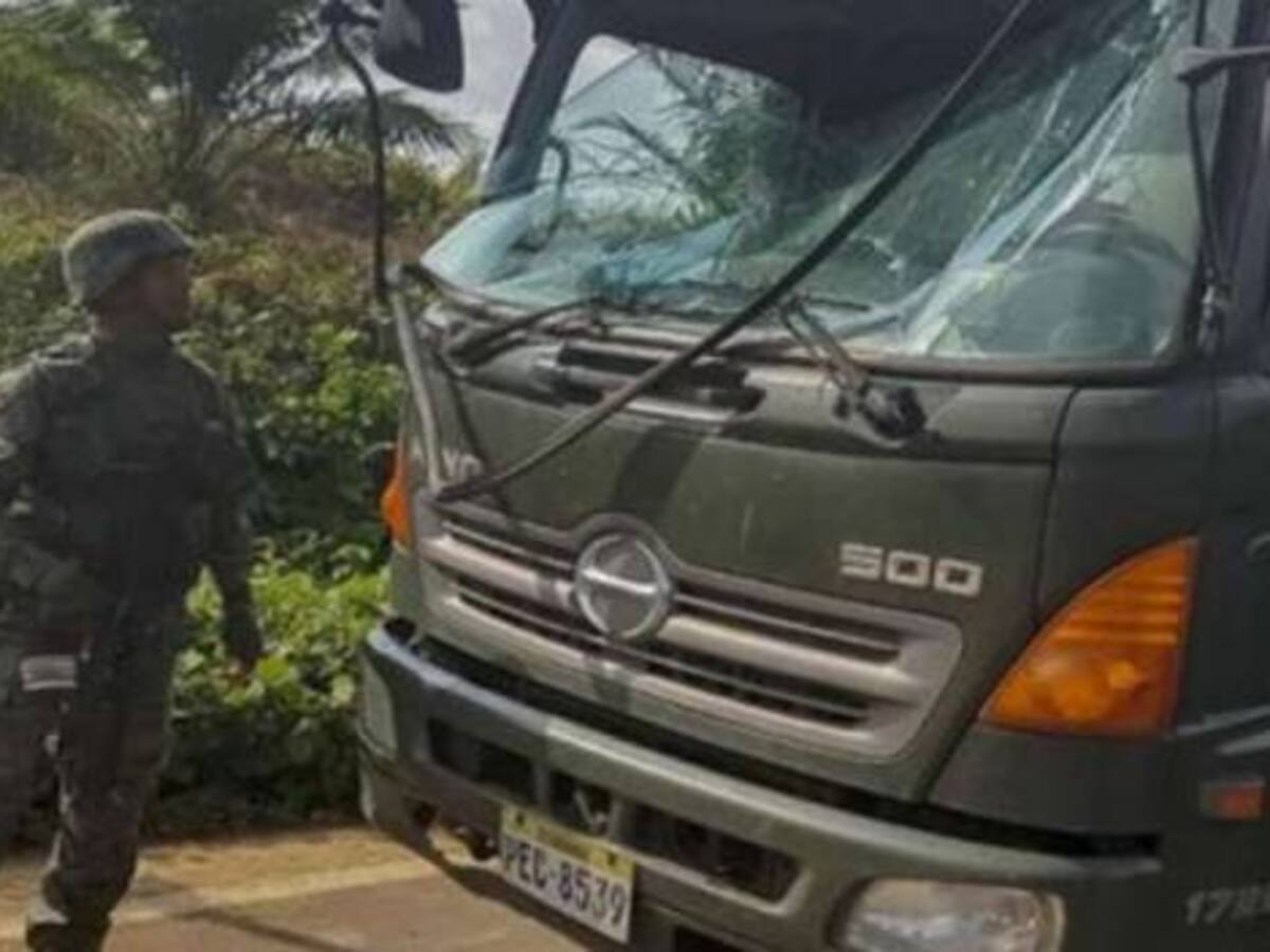 Vehículo militar de Ecuador objeto de explosión en Esmeraldas