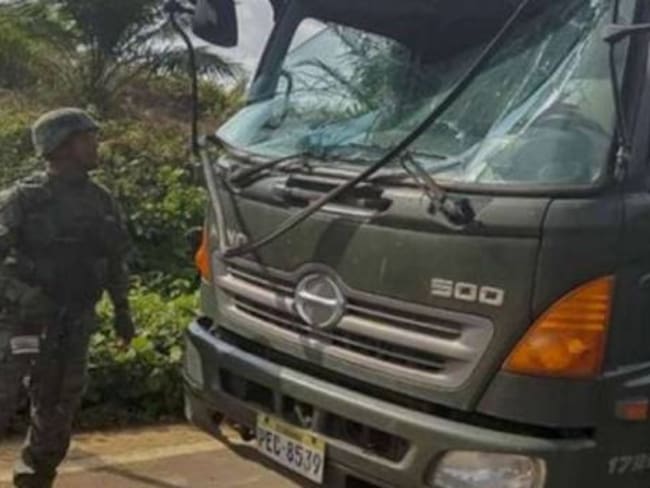 Vehículo militar de Ecuador objeto de explosión en Esmeraldas