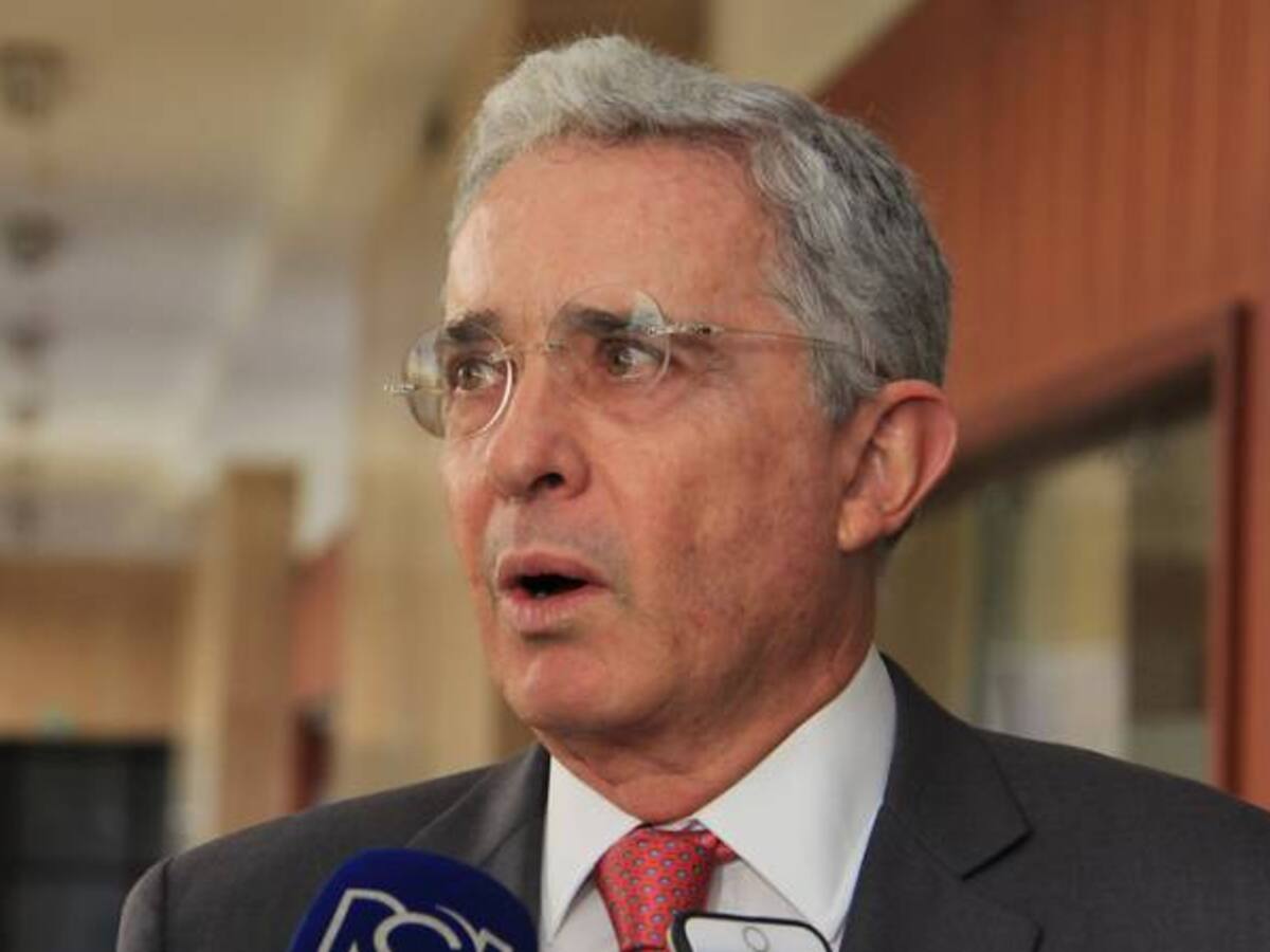 Corte compulsa copias para investigar a expresidente Álvaro Uribe por chuzadas del Das