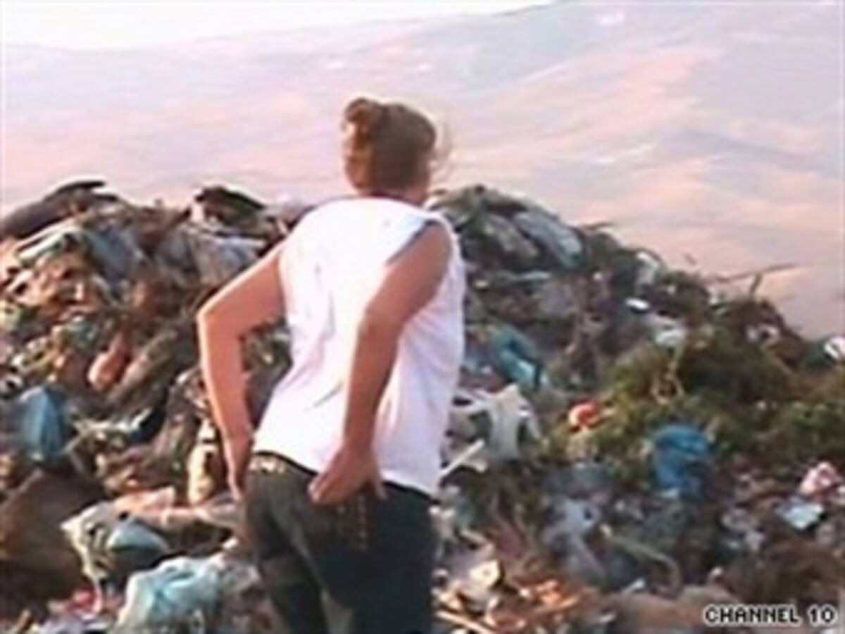 Mujer israelí bota a la basura un colchón con un millón de dólares