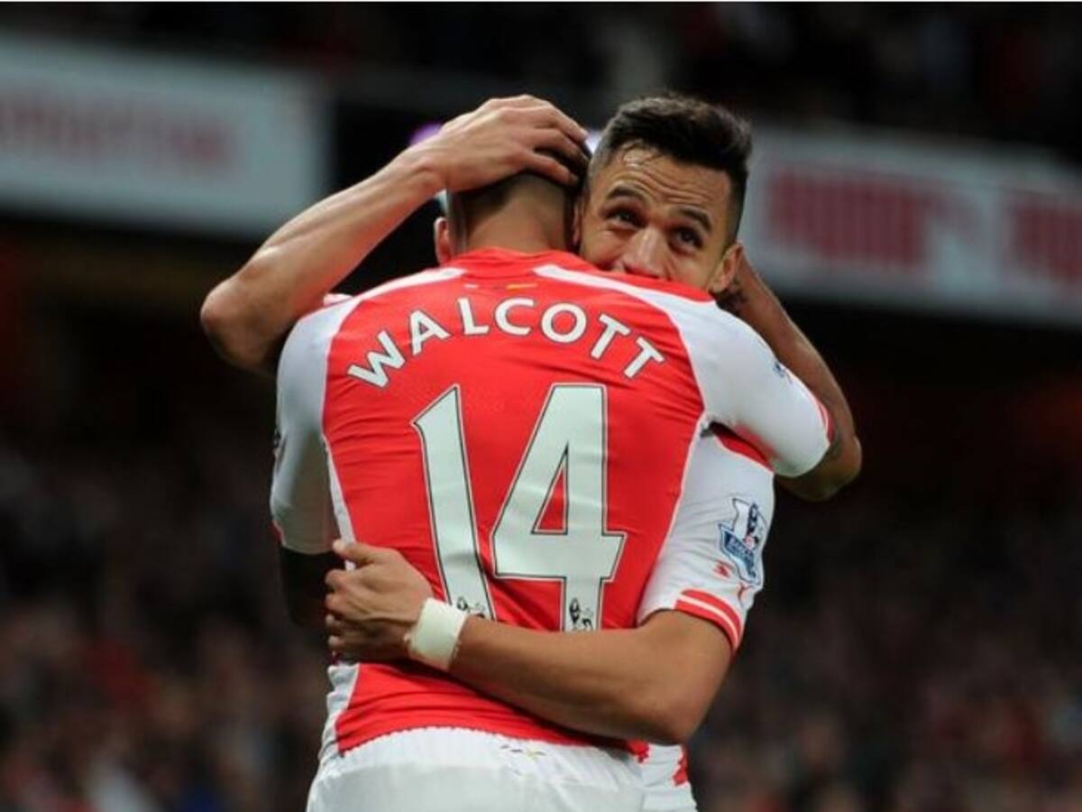 Theo Walcott regresó 302 días después