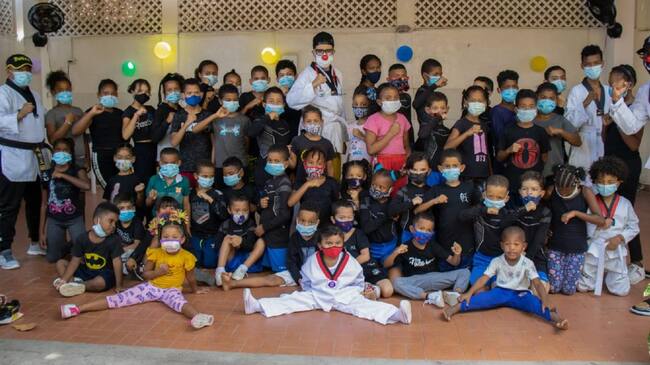 Los niños, entre los cinco y los 13 años, hacen parte de la Escuela Deportiva de Taekwondo de la fundación