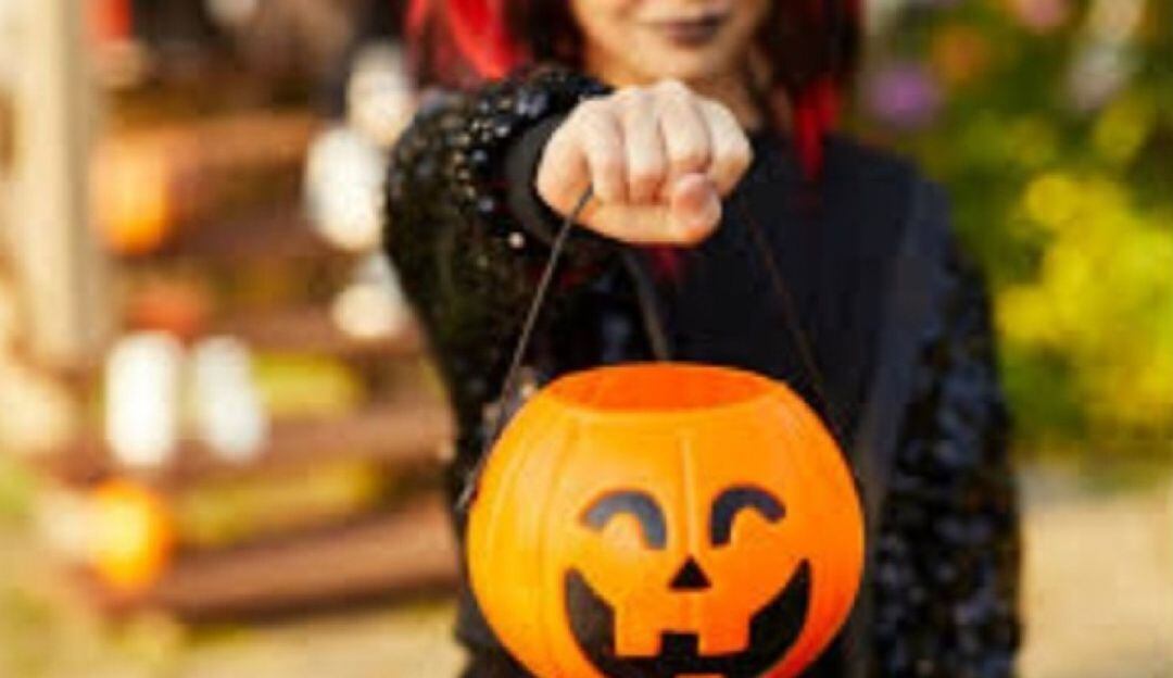 En el Valle el 31 de octubre pueden salir los niños, los jóvenes, todos a disfrutar y pedir dulces, pero hasta las 11:00 de la noche.