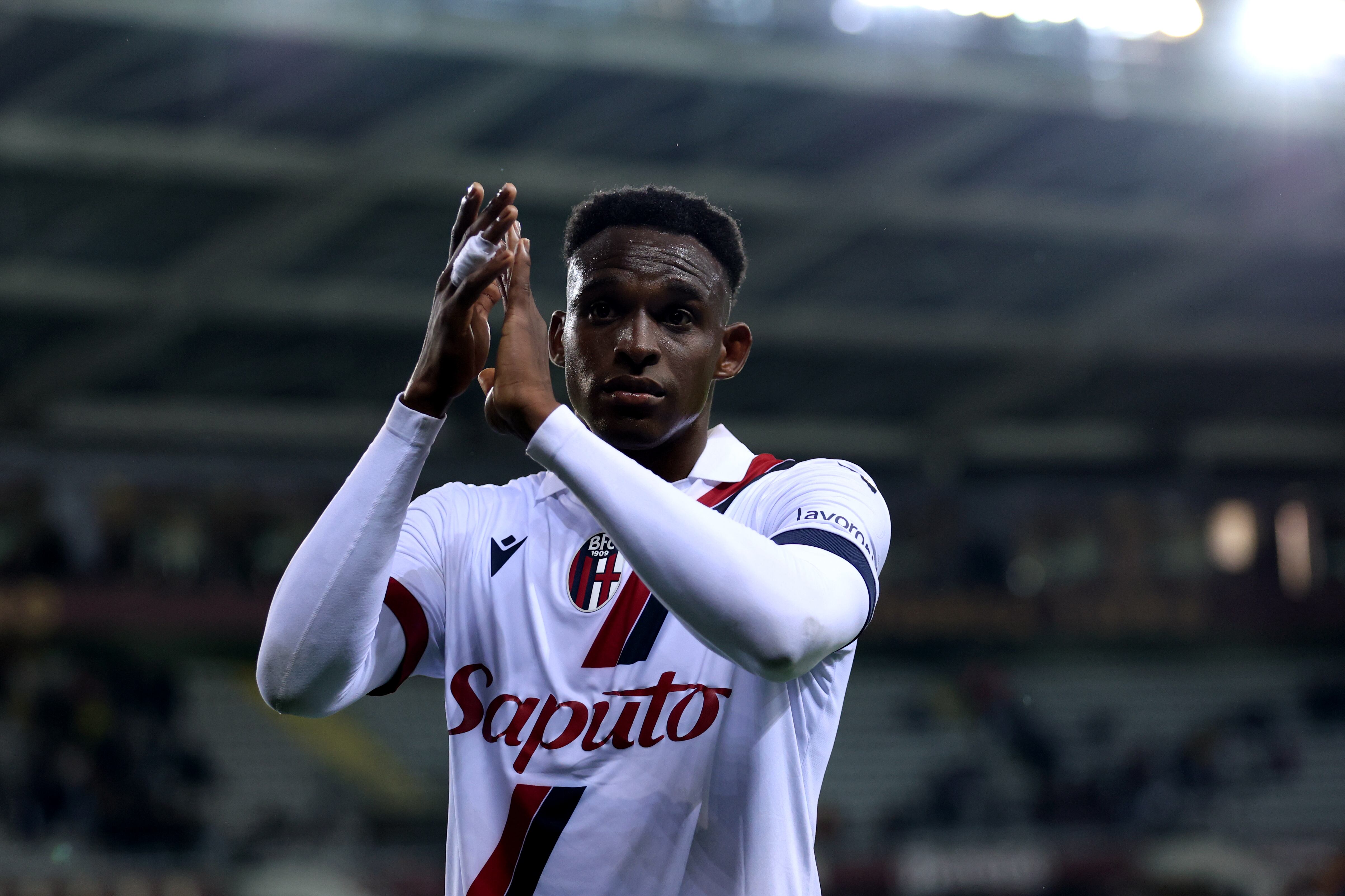 Jhon Lucumi, defensor del Bologna. (Photo by Marco Canoniero/LightRocket via Getty Images)