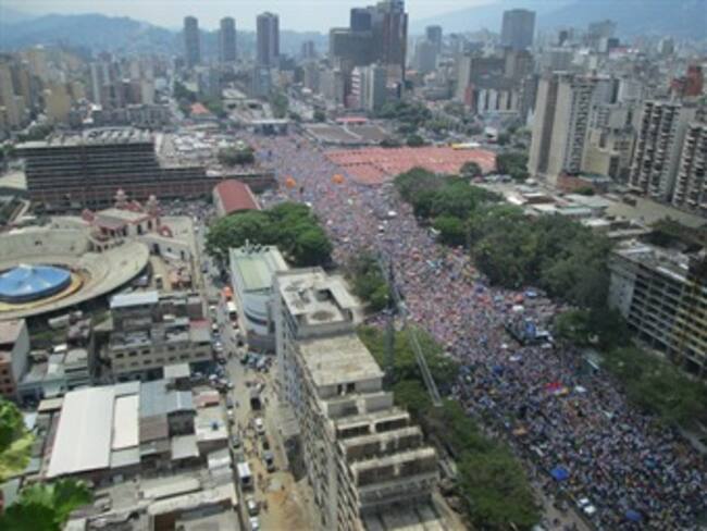 Multitudinaria marcha se tomó las calles de Caracas para apoyar a Henrique Capriles